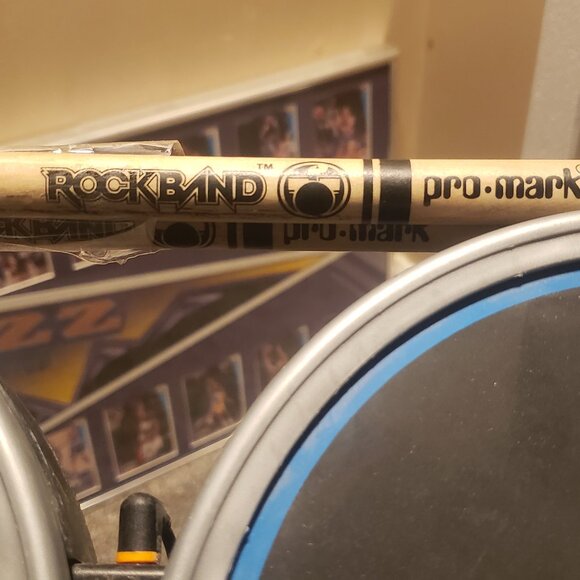 XBOX 360 Rock Band Beatles Drum Set Harmonix XBDMS2-A Stand, Pedal, Sticks VGC - Picture 4 of 4